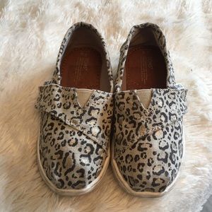 Toms toddler girls leopard slip ons - size T9